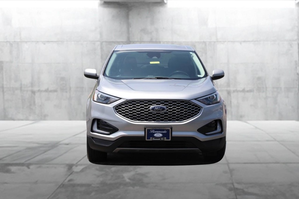 Ford Edge Vehicle Full-screen Gallery Image 4