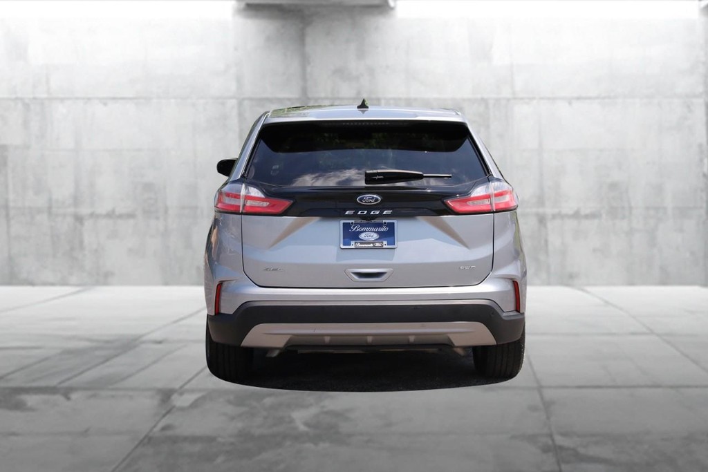 Ford Edge Vehicle Full-screen Gallery Image 6