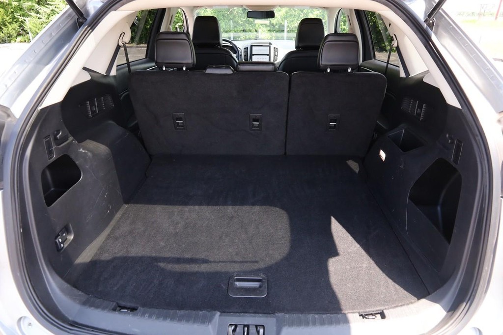Ford Edge Vehicle Full-screen Gallery Image 7