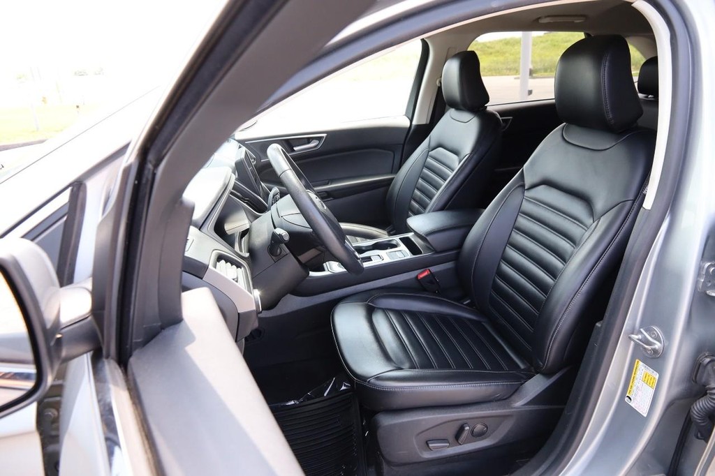 Ford Edge Vehicle Full-screen Gallery Image 8