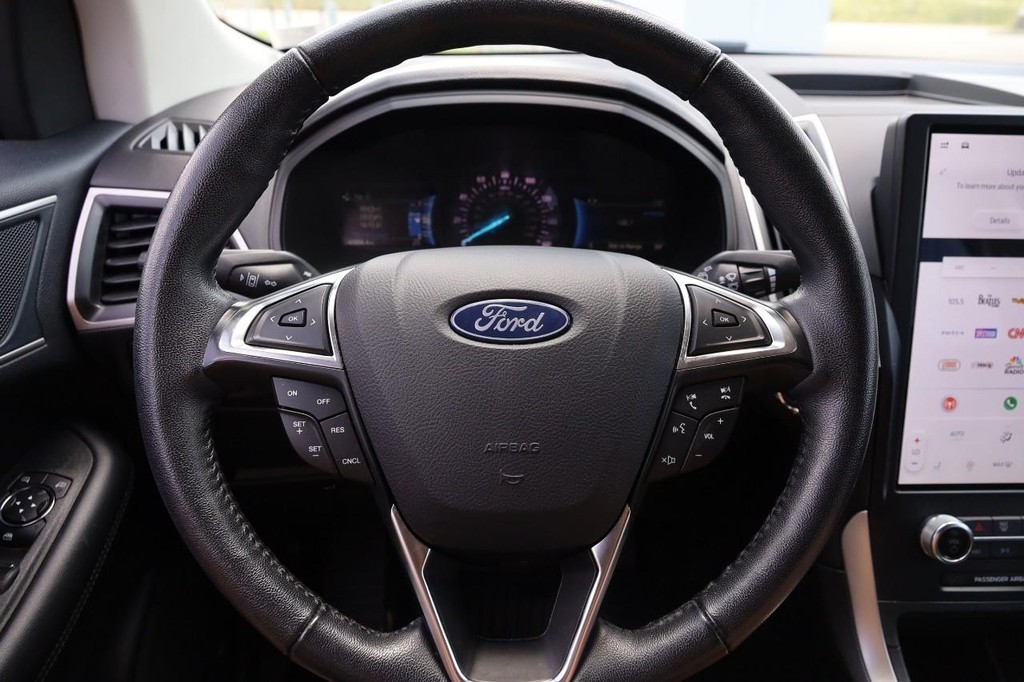 Ford Edge Vehicle Full-screen Gallery Image 10