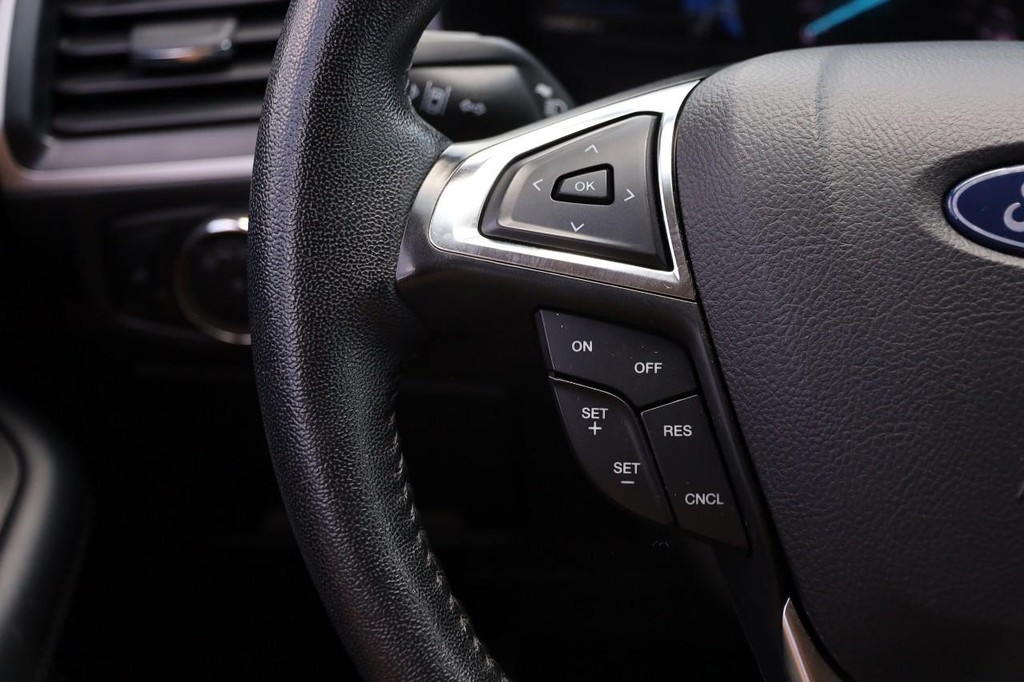 Ford Edge Vehicle Full-screen Gallery Image 11