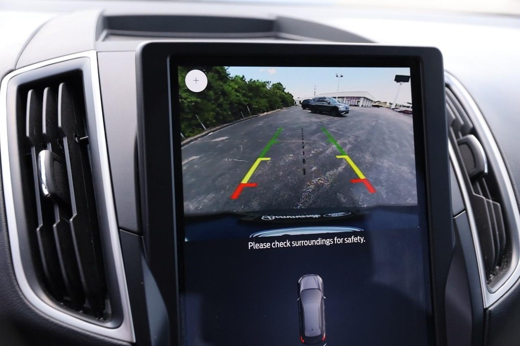 Ford Edge Vehicle Full-screen Gallery Image 16