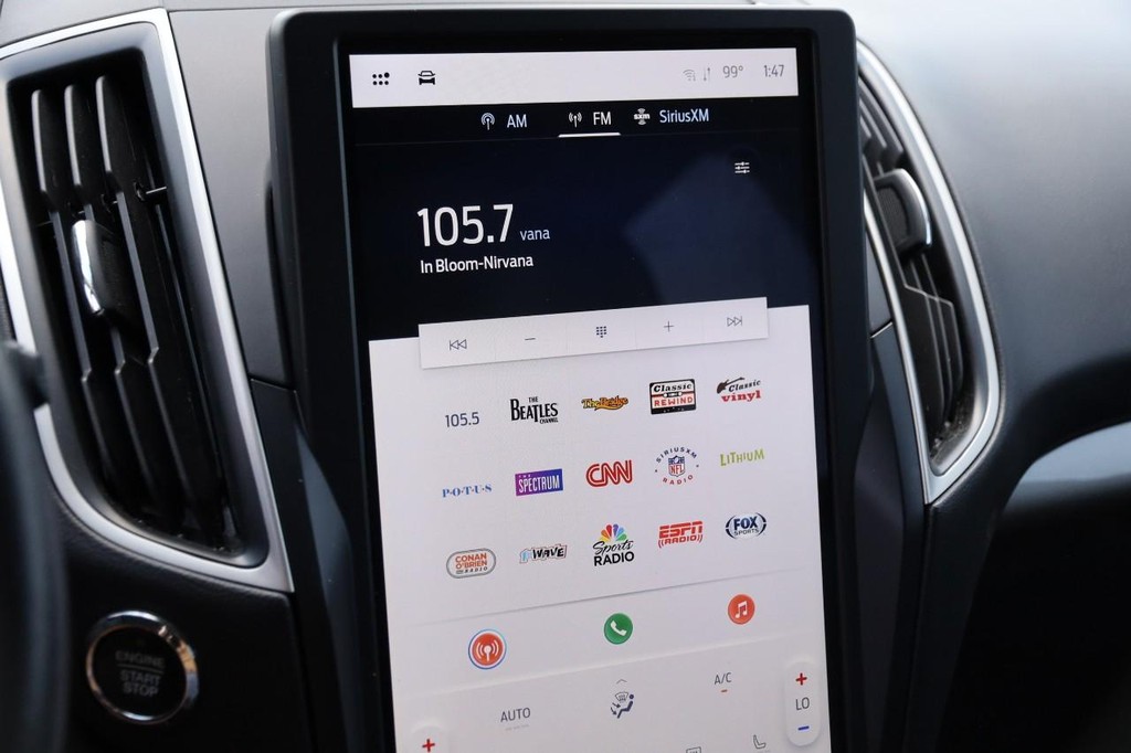 Ford Edge Vehicle Full-screen Gallery Image 17