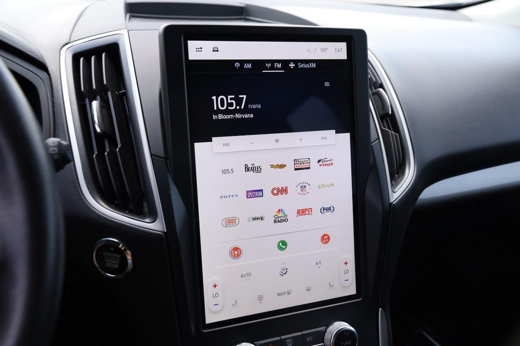 Ford Edge Vehicle Full-screen Gallery Image 18