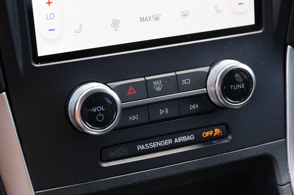 Ford Edge Vehicle Full-screen Gallery Image 19