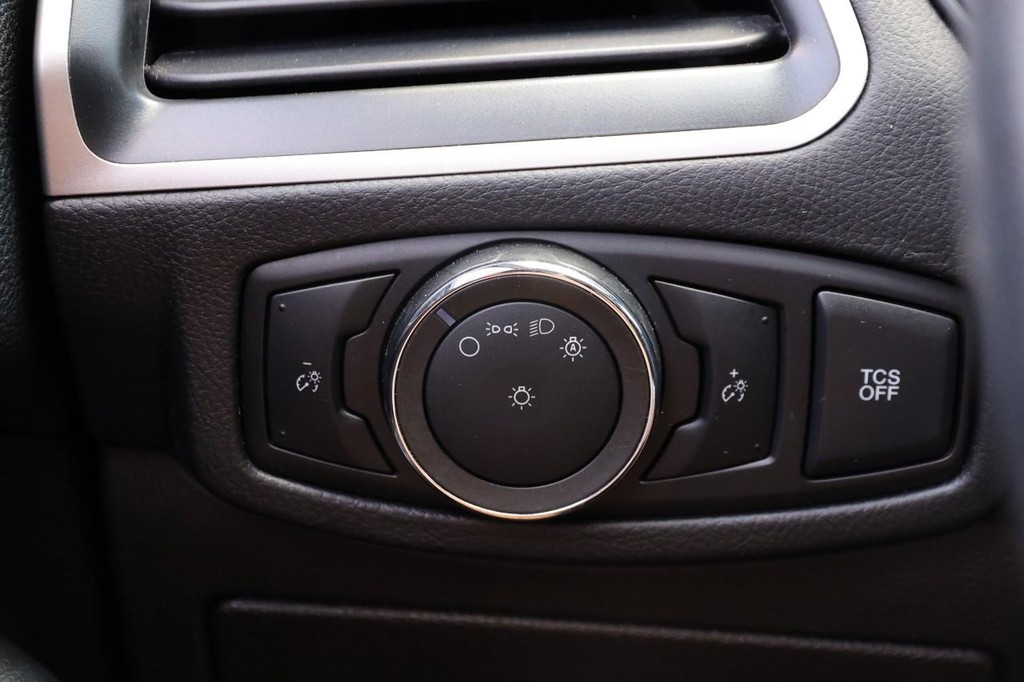 Ford Edge Vehicle Full-screen Gallery Image 21
