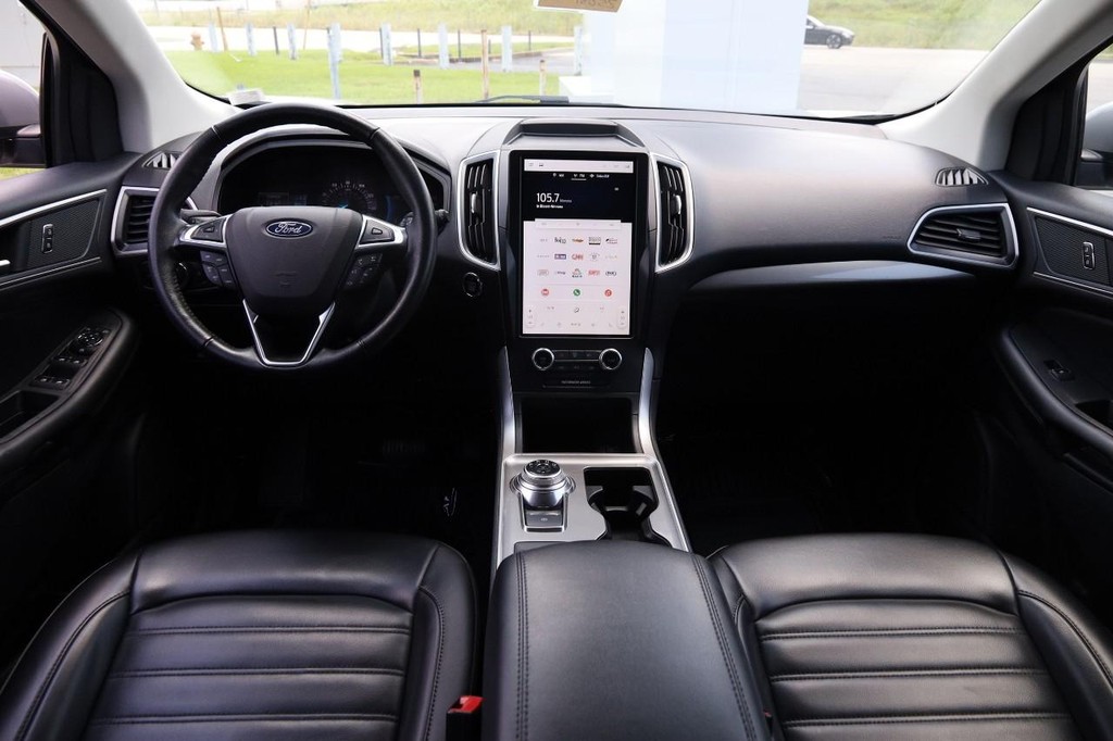 Ford Edge Vehicle Full-screen Gallery Image 23