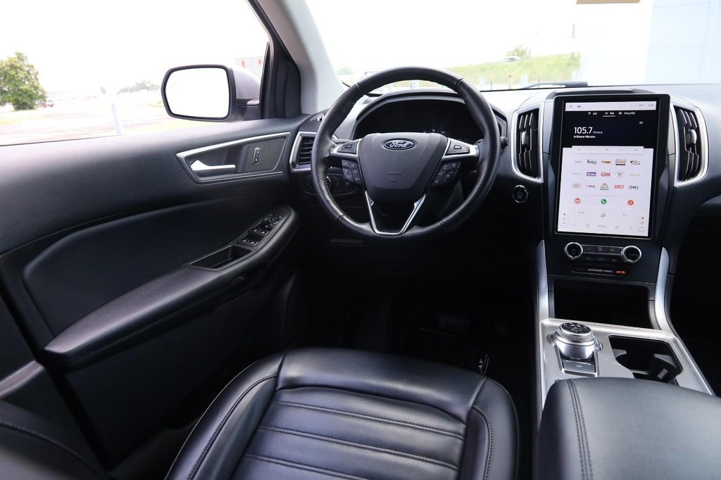Ford Edge Vehicle Full-screen Gallery Image 24