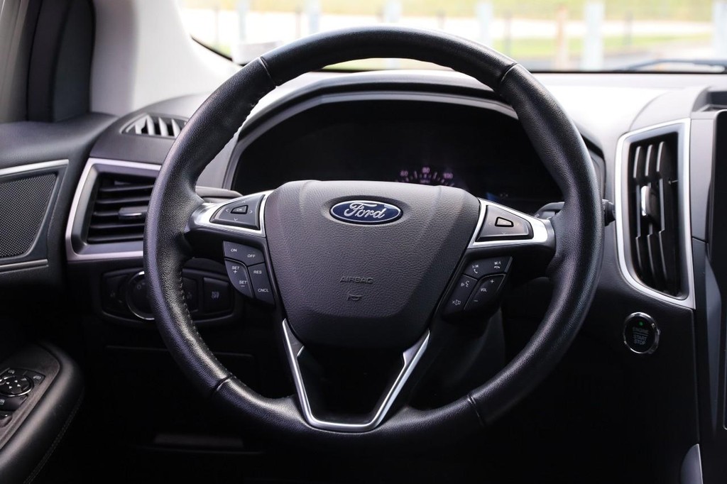 Ford Edge Vehicle Full-screen Gallery Image 25