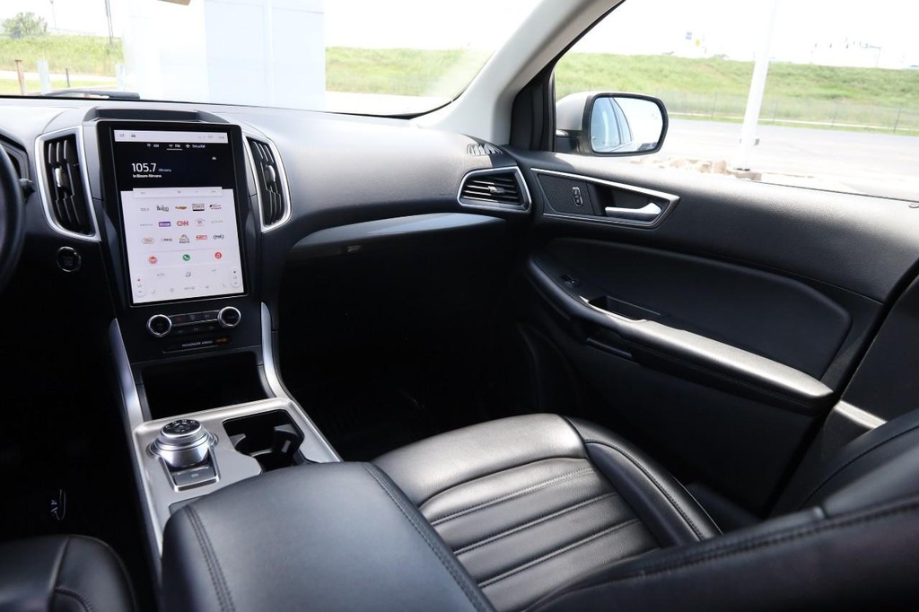 Ford Edge Vehicle Full-screen Gallery Image 27