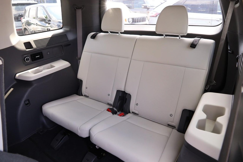 Hyundai Santa Fe Vehicle Image 12