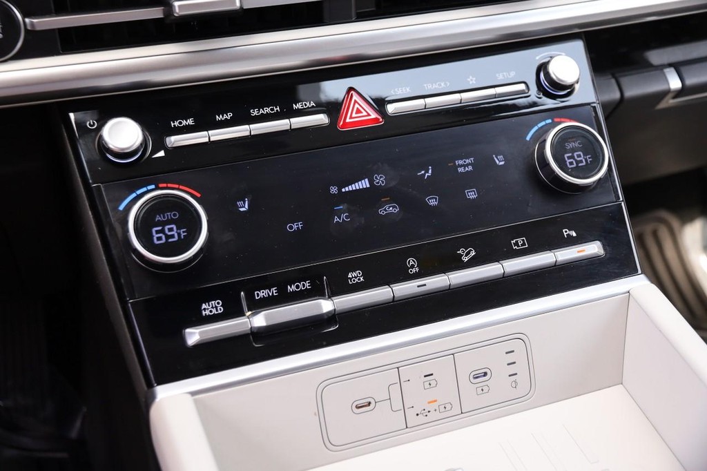 Hyundai Santa Fe Vehicle Image 21