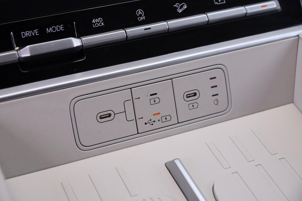 Hyundai Santa Fe Vehicle Image 22