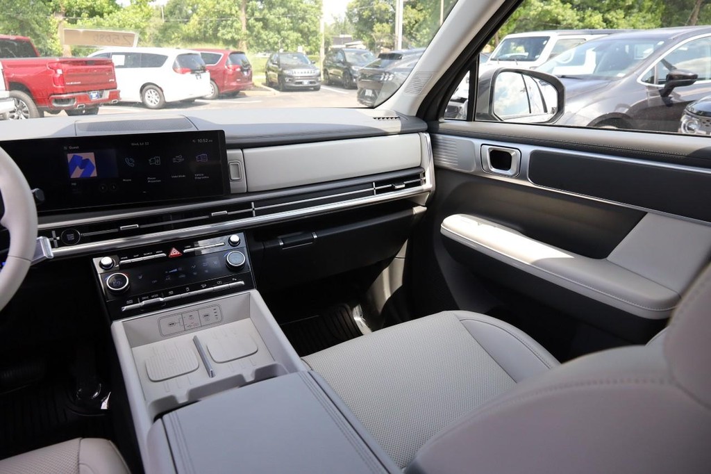 Hyundai Santa Fe Vehicle Image 29