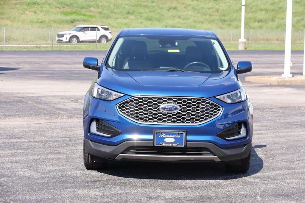 Ford Edge Vehicle Full-screen Gallery Image 4