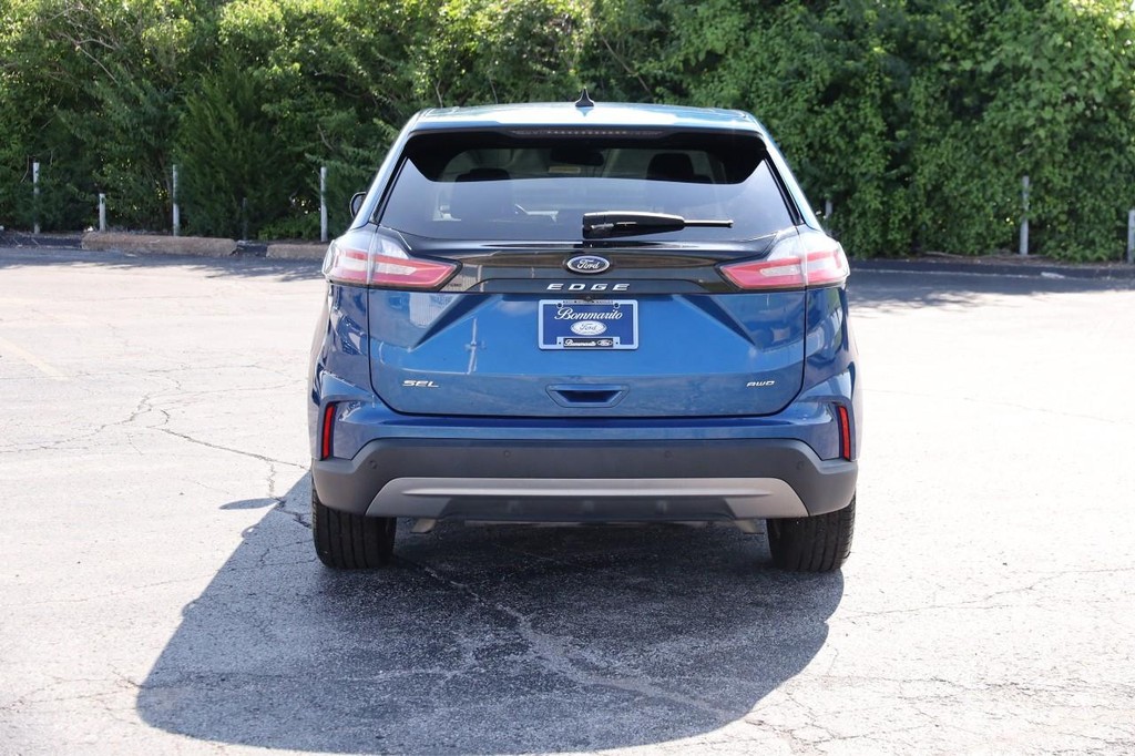 Ford Edge Vehicle Full-screen Gallery Image 6