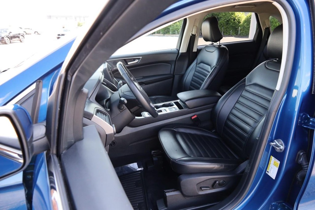 Ford Edge Vehicle Full-screen Gallery Image 8