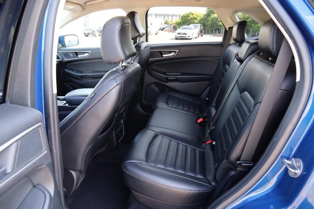 Ford Edge Vehicle Full-screen Gallery Image 9