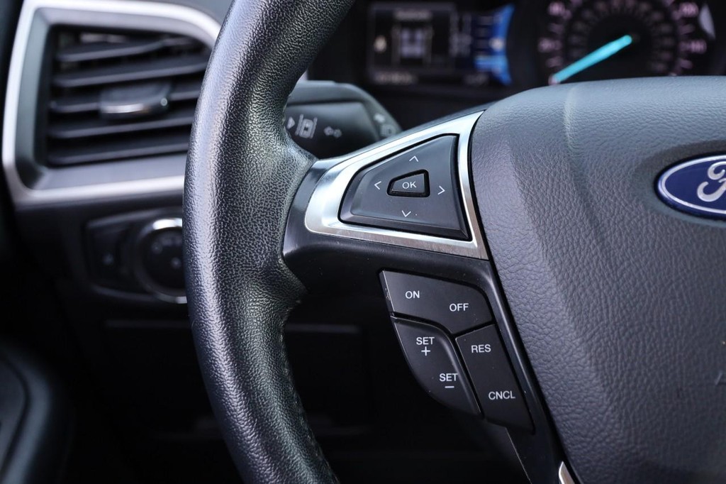 Ford Edge Vehicle Full-screen Gallery Image 11