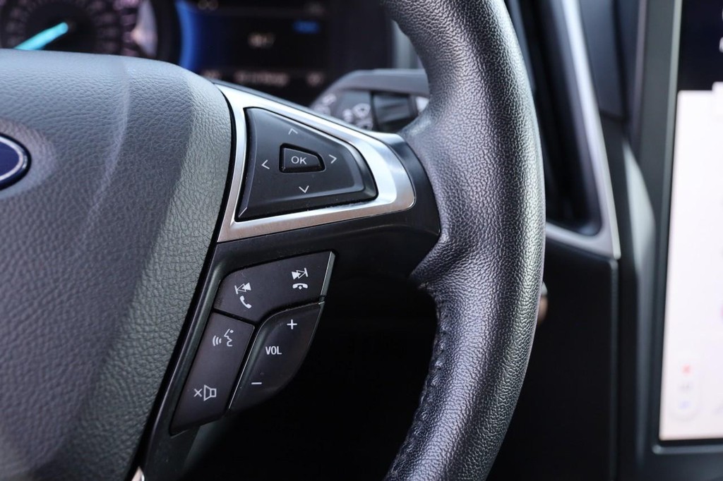 Ford Edge Vehicle Full-screen Gallery Image 12
