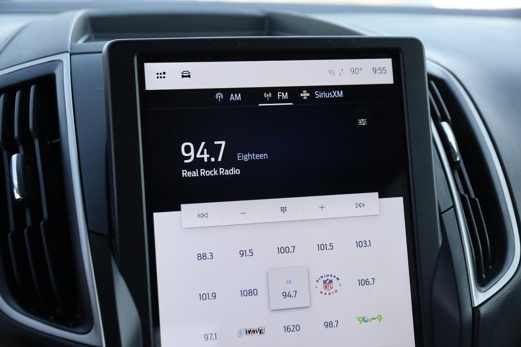 Ford Edge Vehicle Full-screen Gallery Image 16