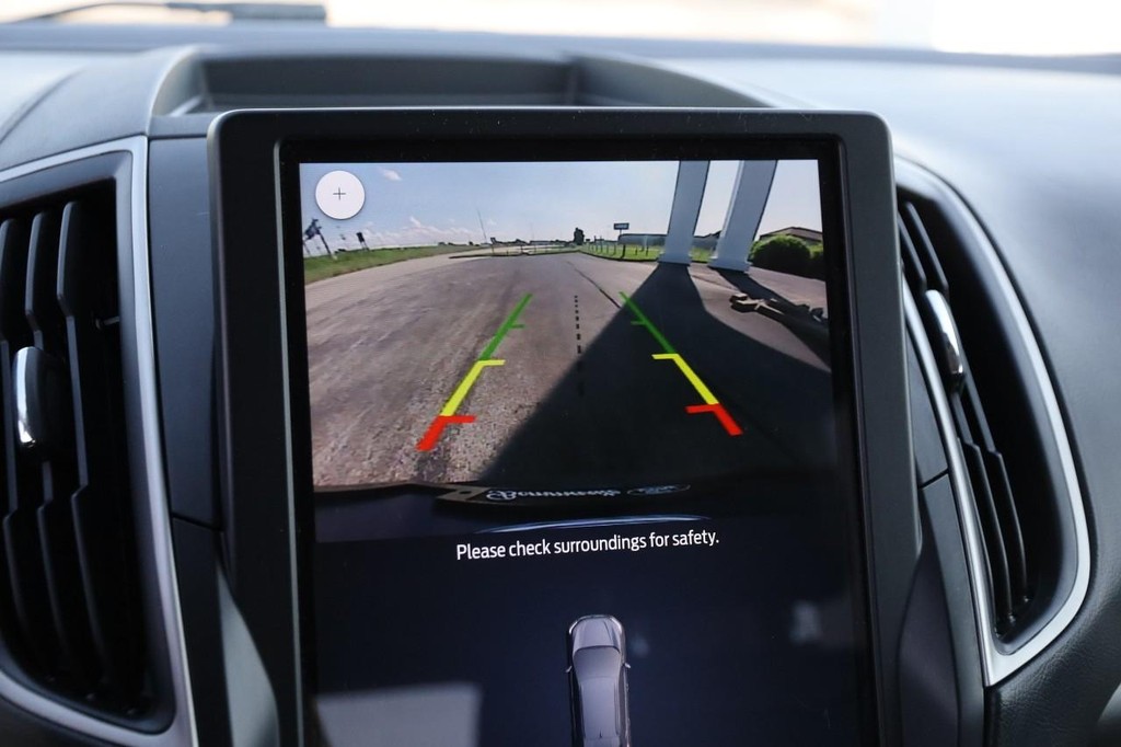 Ford Edge Vehicle Full-screen Gallery Image 17