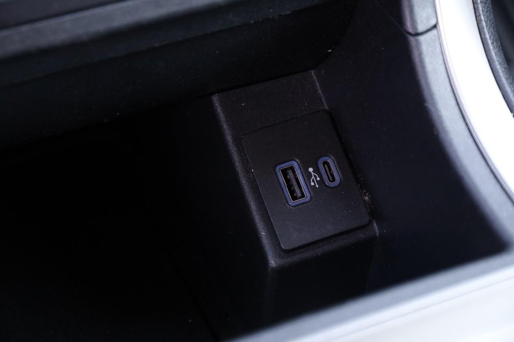 Ford Edge Vehicle Full-screen Gallery Image 19