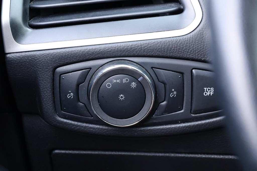 Ford Edge Vehicle Full-screen Gallery Image 20