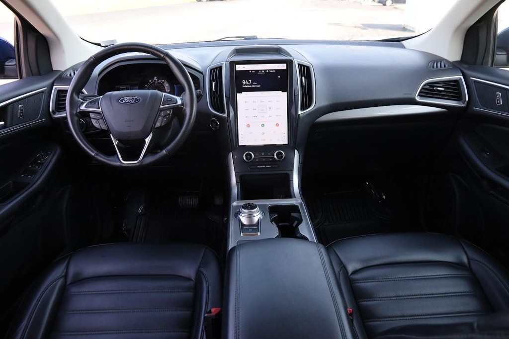 Ford Edge Vehicle Full-screen Gallery Image 21