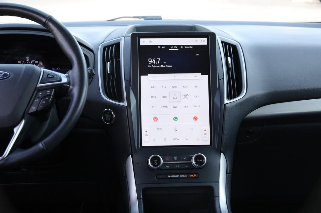 Ford Edge Vehicle Full-screen Gallery Image 24