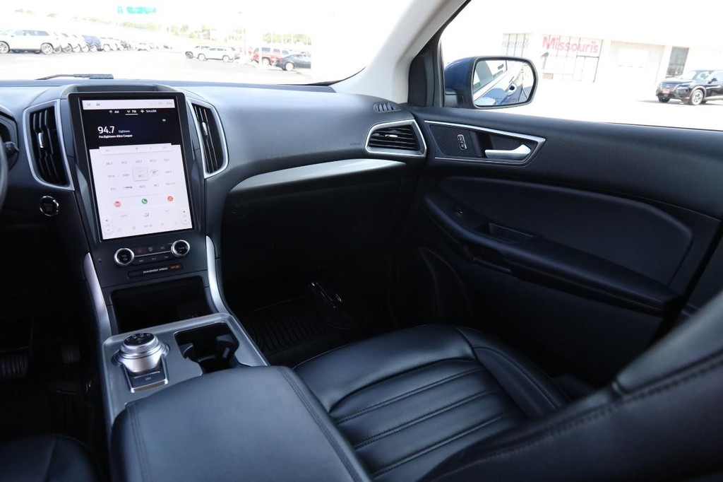 Ford Edge Vehicle Full-screen Gallery Image 25