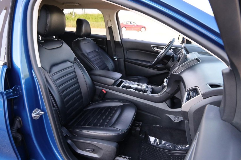 Ford Edge Vehicle Full-screen Gallery Image 26