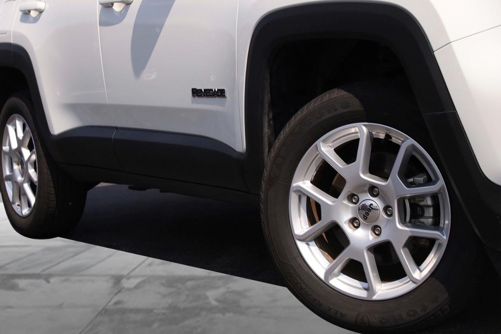Jeep Renegade Vehicle Image 03
