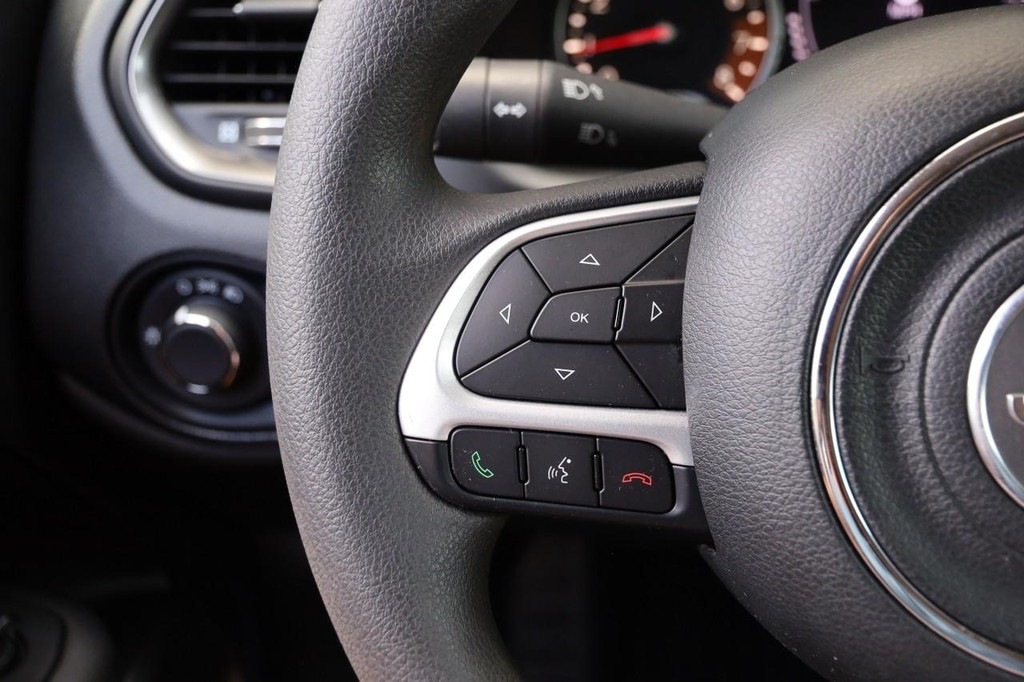 Jeep Renegade Vehicle Image 11