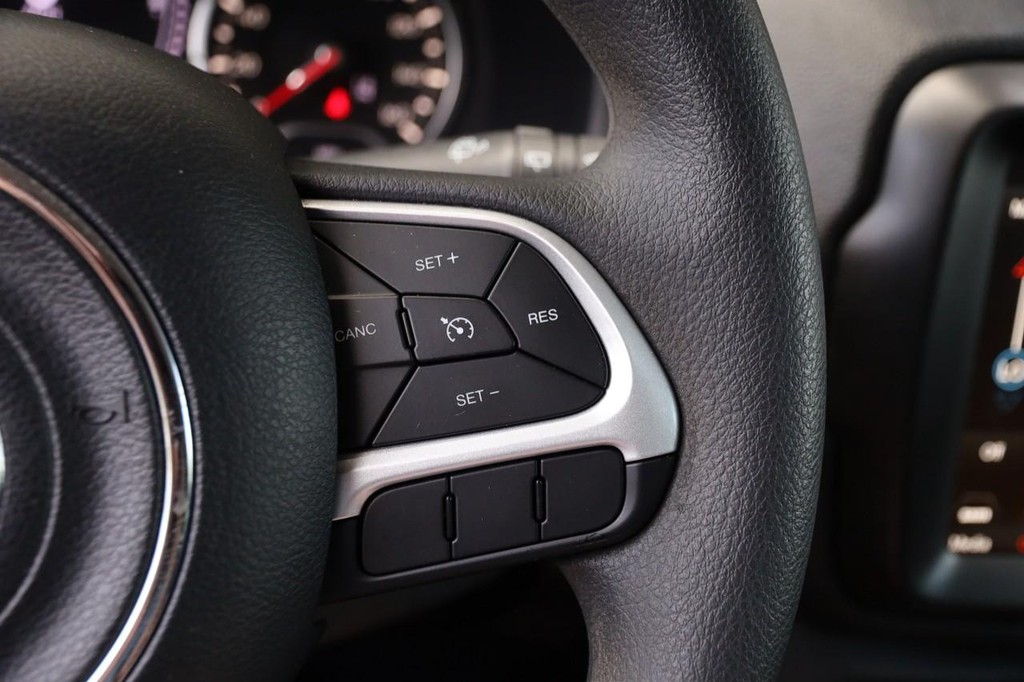 Jeep Renegade Vehicle Image 12