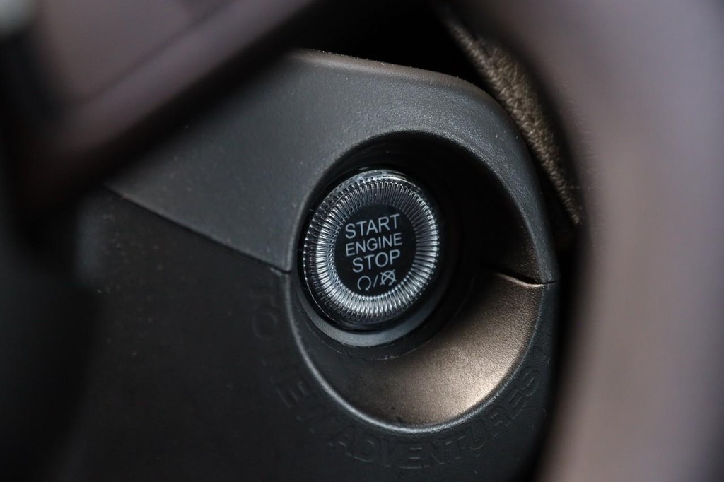 Jeep Renegade Vehicle Image 14