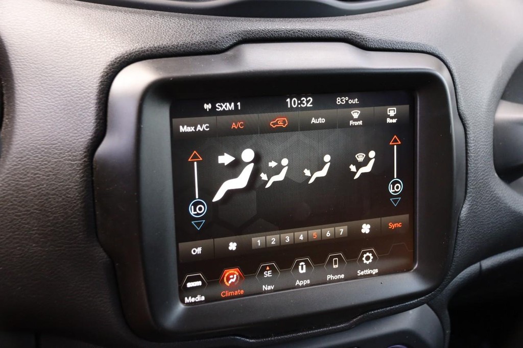 Jeep Renegade Vehicle Image 16