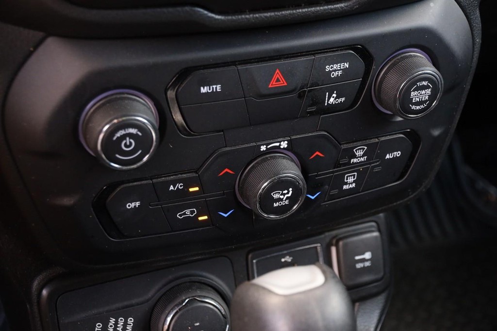Jeep Renegade Vehicle Image 18