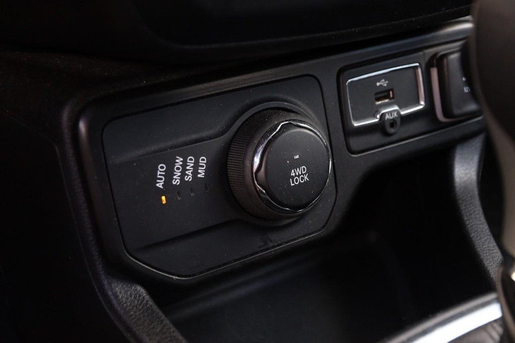 Jeep Renegade Vehicle Image 19