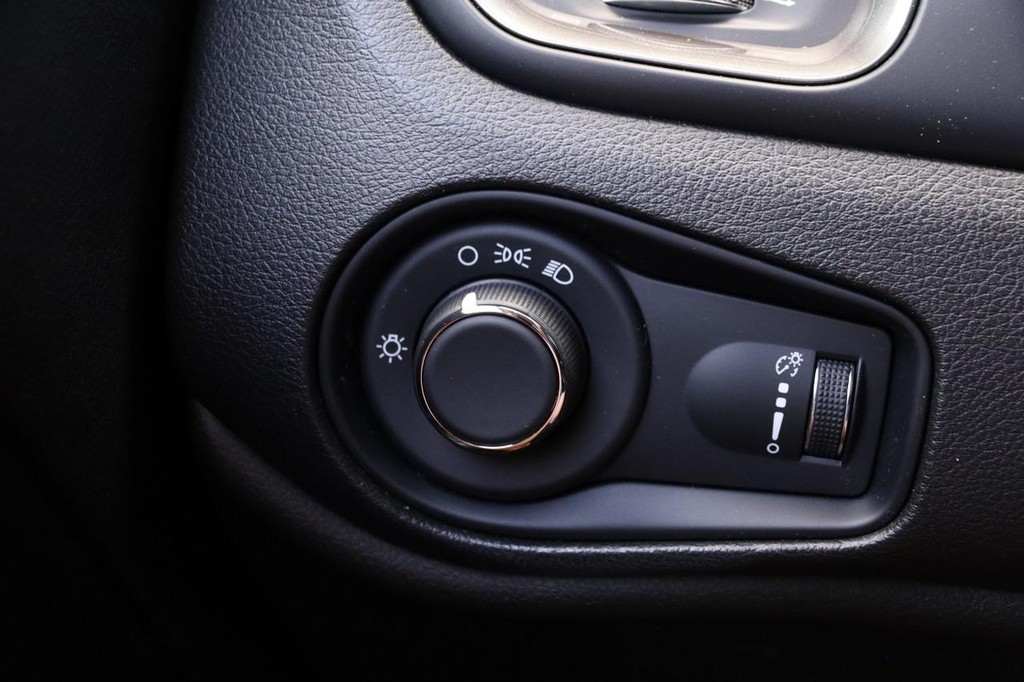 Jeep Renegade Vehicle Image 21