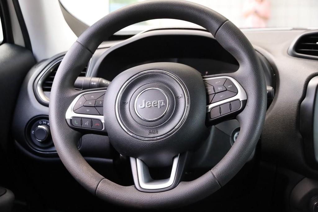 Jeep Renegade Vehicle Image 24