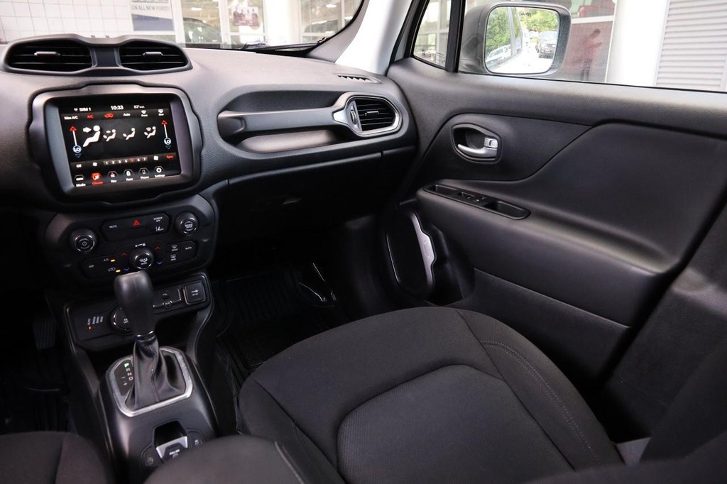 Jeep Renegade Vehicle Image 26
