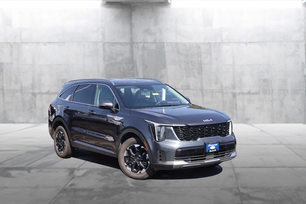 Kia Sorento Vehicle Image 02