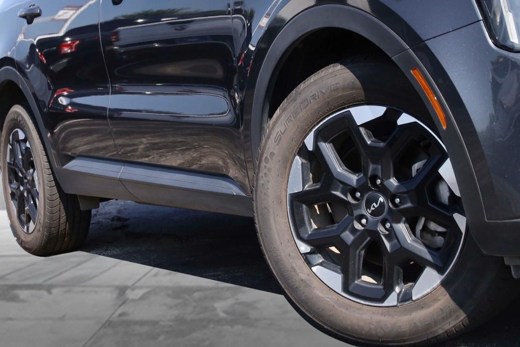 Kia Sorento Vehicle Image 03