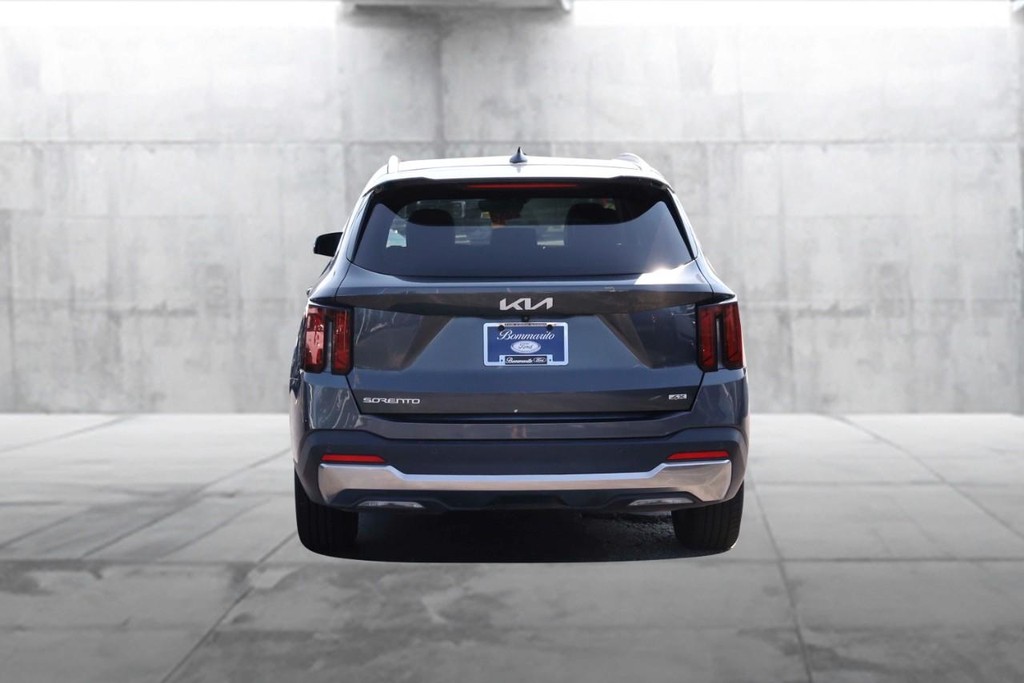 Kia Sorento Vehicle Image 06