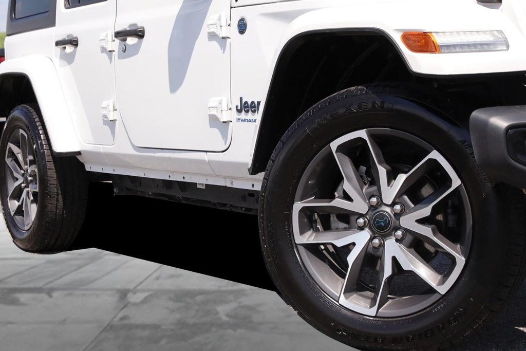Jeep Wrangler 4xe Vehicle Full-screen Gallery Image 3