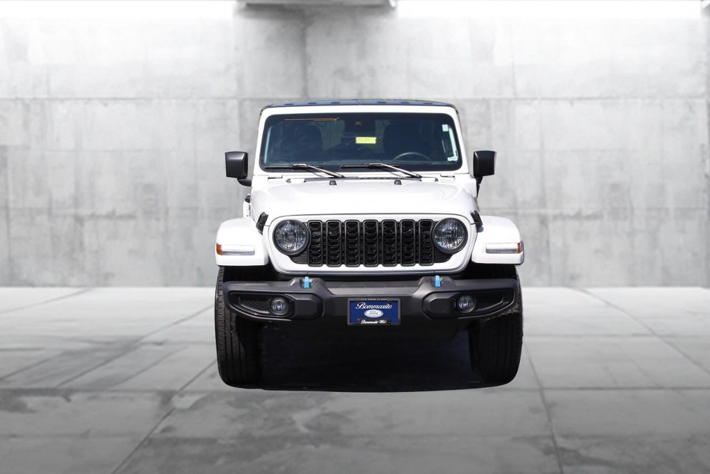 Jeep Wrangler 4xe Vehicle Full-screen Gallery Image 4