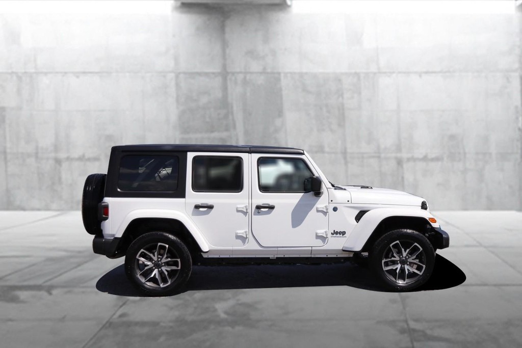Jeep Wrangler 4xe Vehicle Full-screen Gallery Image 5