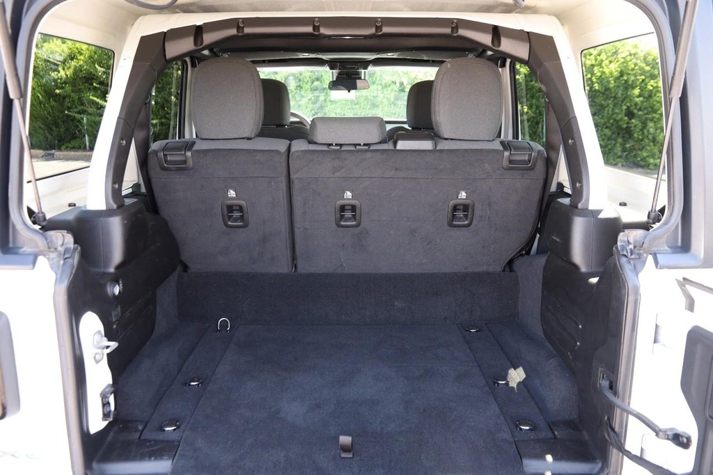 Jeep Wrangler 4xe Vehicle Full-screen Gallery Image 7